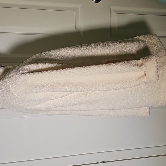 Susan Graver Weekend Women's Cream Button-Up Coat. meduim. Sper Soft. Big Pocket - Picture 6 of 10